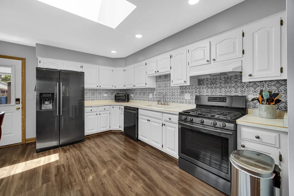 557 West Crockett Avenue Elmhurst IL 60126