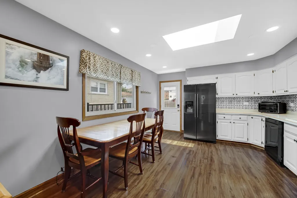 557 West Crockett Avenue Elmhurst IL 60126