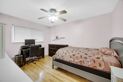 557 West Crockett Avenue Elmhurst IL 60126