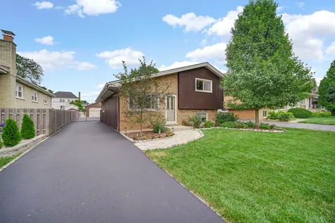 557 West Crockett Avenue Elmhurst IL 60126