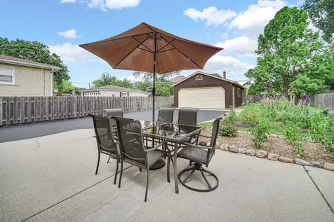 557 West Crockett Avenue Elmhurst IL 60126