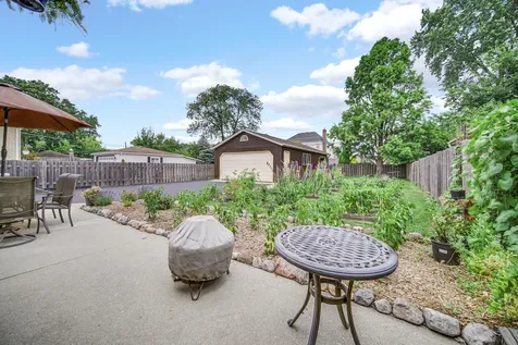 557 West Crockett Avenue Elmhurst IL 60126