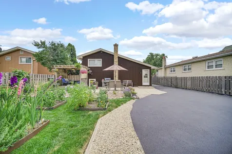 557 West Crockett Avenue Elmhurst IL 60126