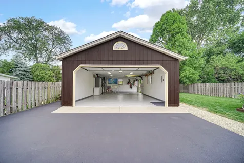 557 West Crockett Avenue Elmhurst IL 60126