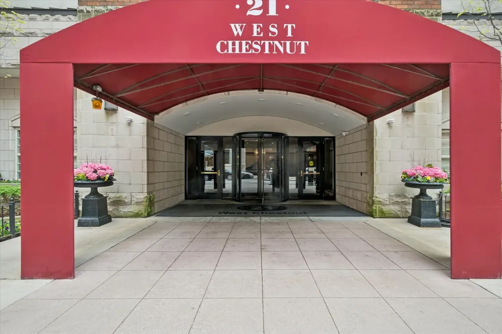 21 West Chestnut Street Chicago IL 60610