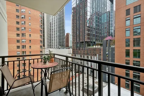21 West Chestnut Street Chicago IL 60610