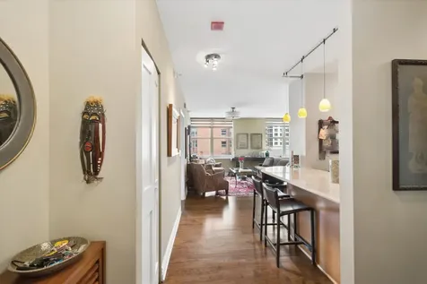 21 West Chestnut Street Chicago IL 60610