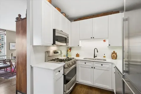 21 West Chestnut Street Chicago IL 60610