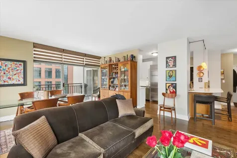 21 West Chestnut Street Chicago IL 60610