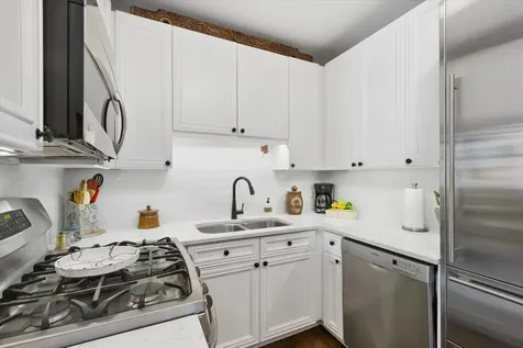 21 West Chestnut Street Chicago IL 60610