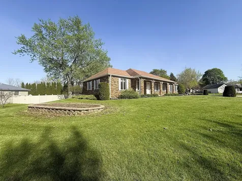 300 Fieldstone Lane Dixon IL 61021