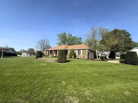 300 Fieldstone Lane Dixon IL 61021