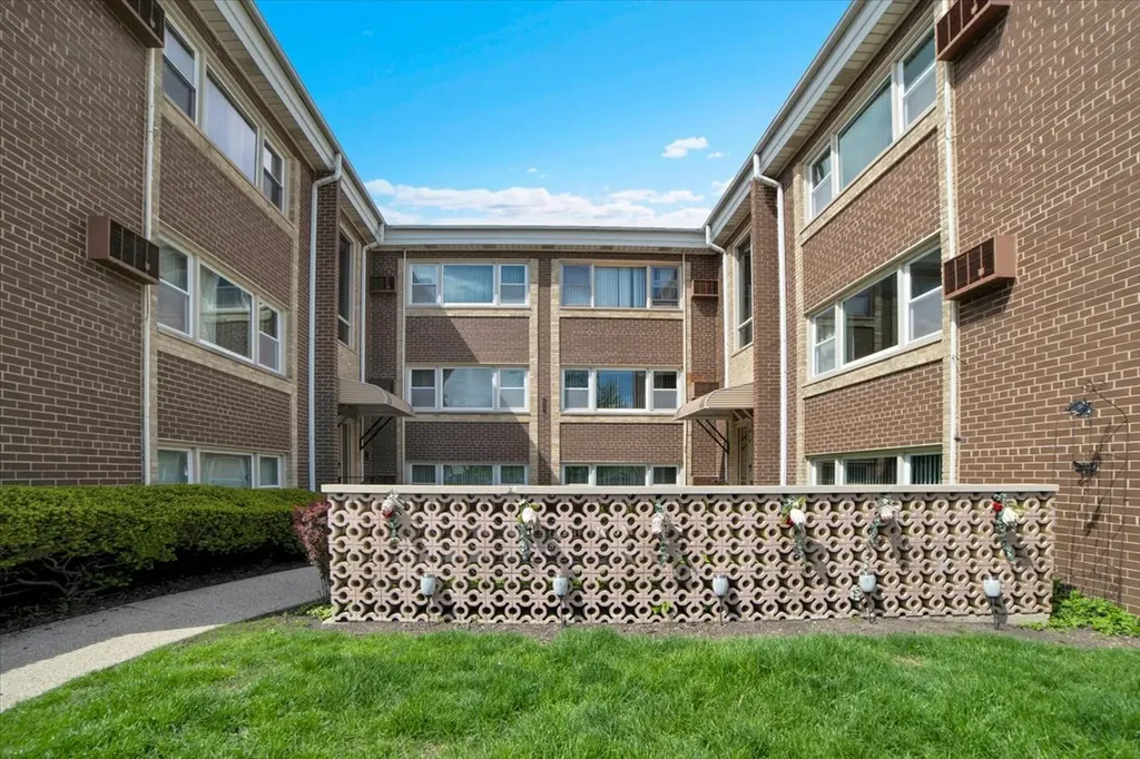 2257 Des Plaines Avenue North Riverside IL 60546