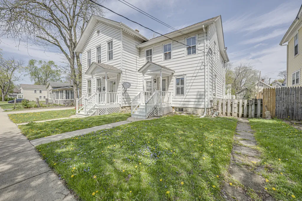 371 Cedar Street Aurora IL 60506