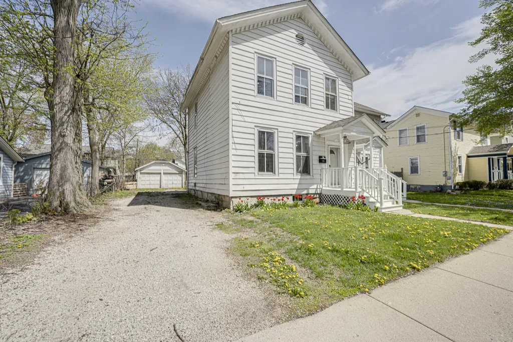 371 Cedar Street Aurora IL 60506