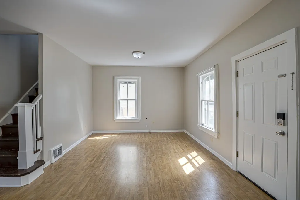 371 Cedar Street Aurora IL 60506