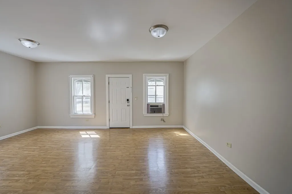 371 Cedar Street Aurora IL 60506
