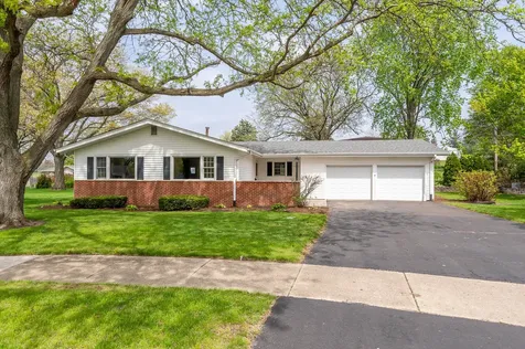 8 Candlewick Court North Aurora IL 60542