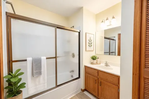 8 Candlewick Court North Aurora IL 60542