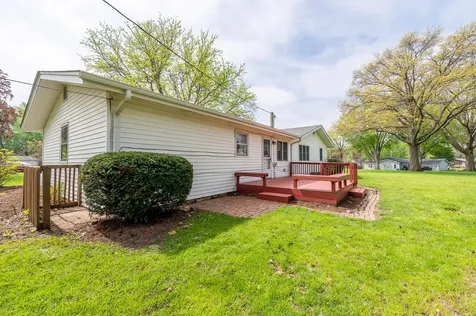 8 Candlewick Court North Aurora IL 60542