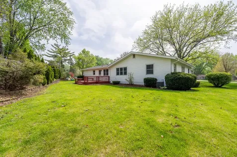 8 Candlewick Court North Aurora IL 60542