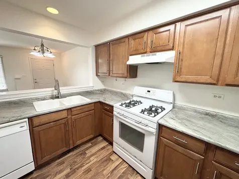 652 Lincoln Station Drive Oswego IL 60543