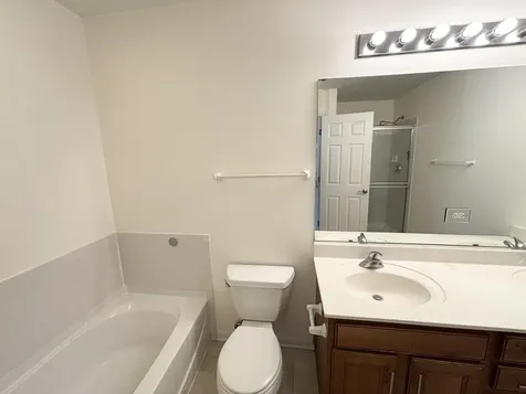652 Lincoln Station Drive Oswego IL 60543