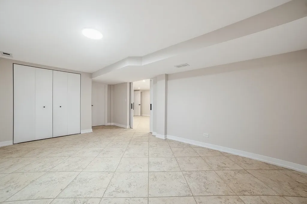 19W071 Avenue Chateaux Oak Brook IL 60523
