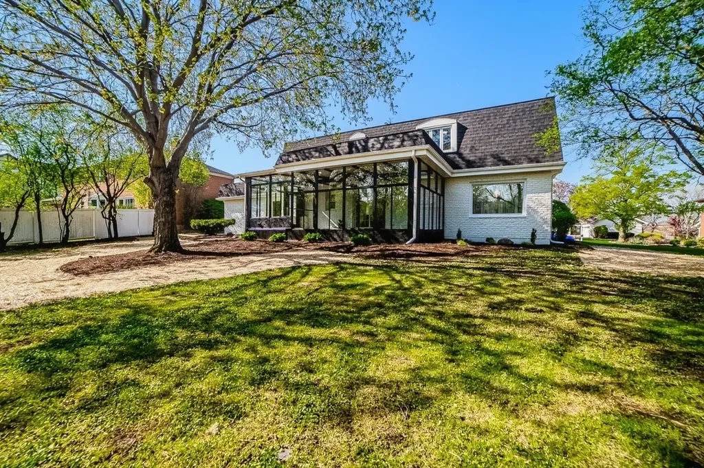 19W071 Avenue Chateaux Oak Brook IL 60523