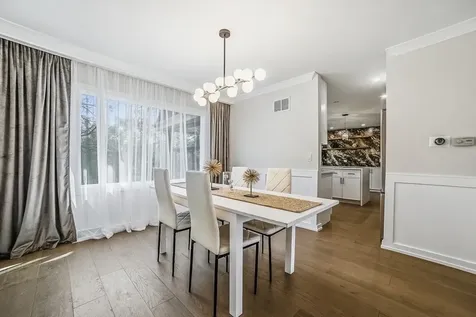 19W071 Avenue Chateaux Oak Brook IL 60523