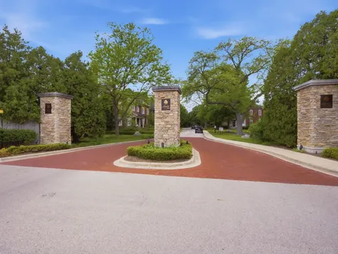 4243 Linden Tree Lane Glenview IL 60026