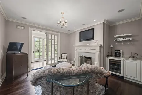 502 Forest View Avenue Elk Grove Village IL 60007