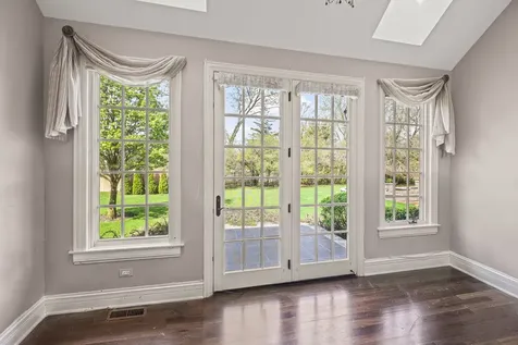 502 Forest View Avenue Elk Grove Village IL 60007
