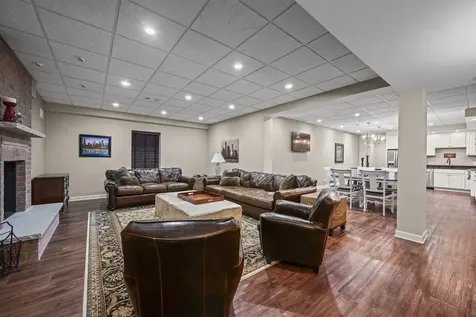 502 Forest View Avenue Elk Grove Village IL 60007
