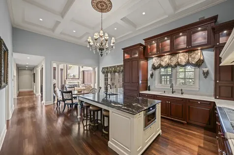 502 Forest View Avenue Elk Grove Village IL 60007