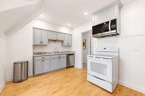 235 1/2 Greenwood Street Evanston IL 60201