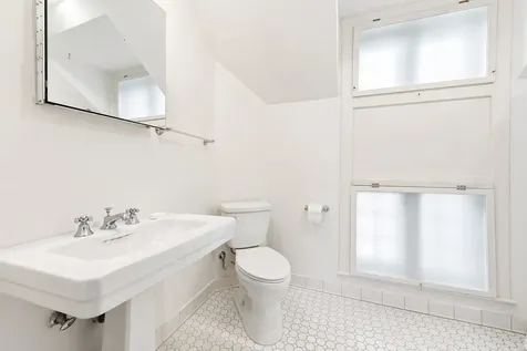 235 1/2 Greenwood Street Evanston IL 60201