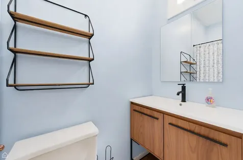 235 1/2 Greenwood Street Evanston IL 60201