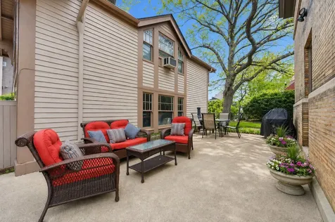 235 1/2 Greenwood Street Evanston IL 60201