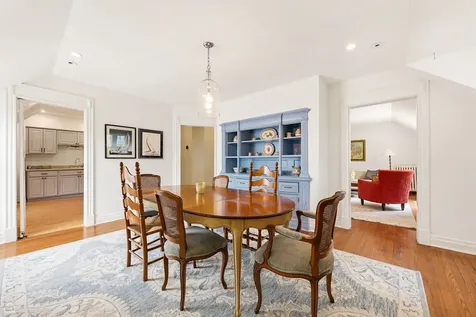 235 1/2 Greenwood Street Evanston IL 60201