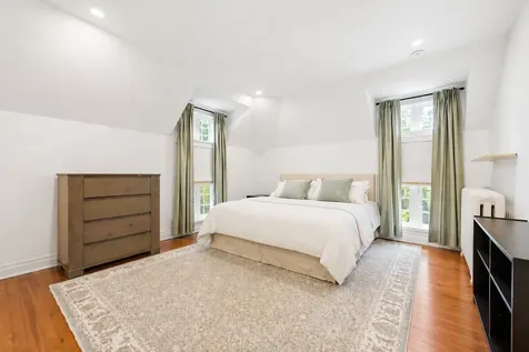 235 1/2 Greenwood Street Evanston IL 60201