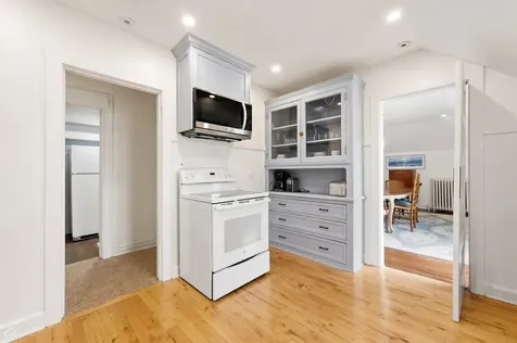 235 1/2 Greenwood Street Evanston IL 60201