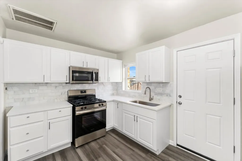 2152 West 21st Street Chicago IL 60608