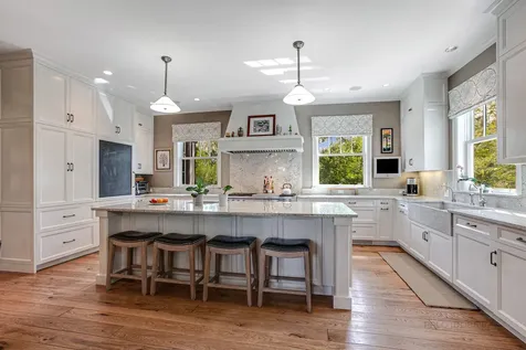 499 West Old Mill Road Lake Forest IL 60045