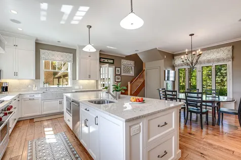499 West Old Mill Road Lake Forest IL 60045