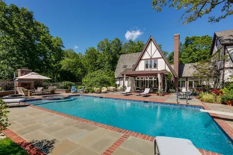 499 West Old Mill Road Lake Forest IL 60045