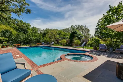 499 West Old Mill Road Lake Forest IL 60045