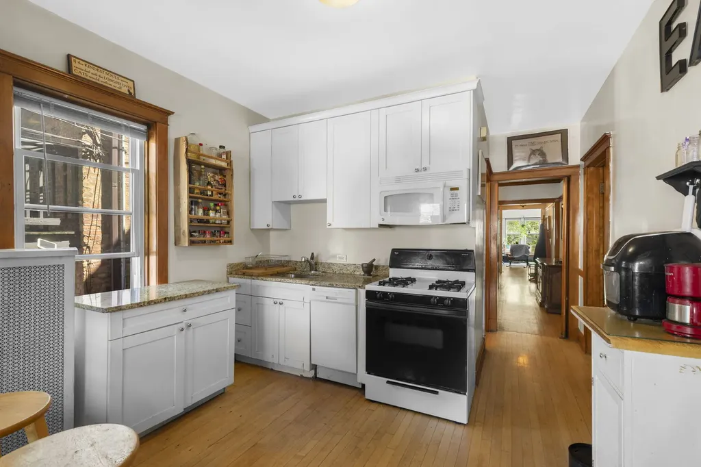 2604 West Argyle Street Chicago IL 60625