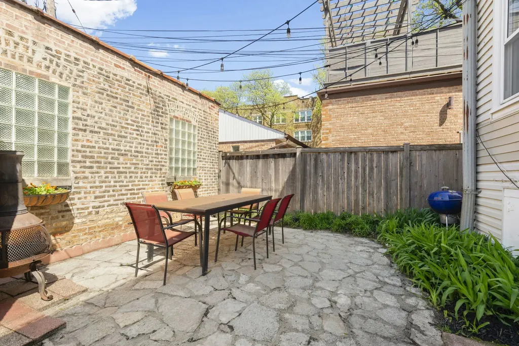 2604 West Argyle Street Chicago IL 60625