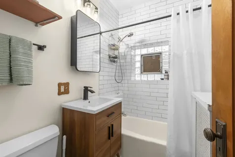 2604 West Argyle Street Chicago IL 60625